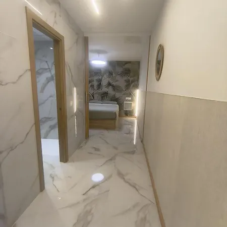 Center Playa Poniente Апартаменты *